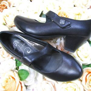 Dansko black leather Mary Janes 37